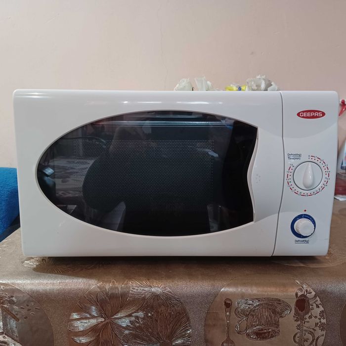 Cuptor cu microunde 700W