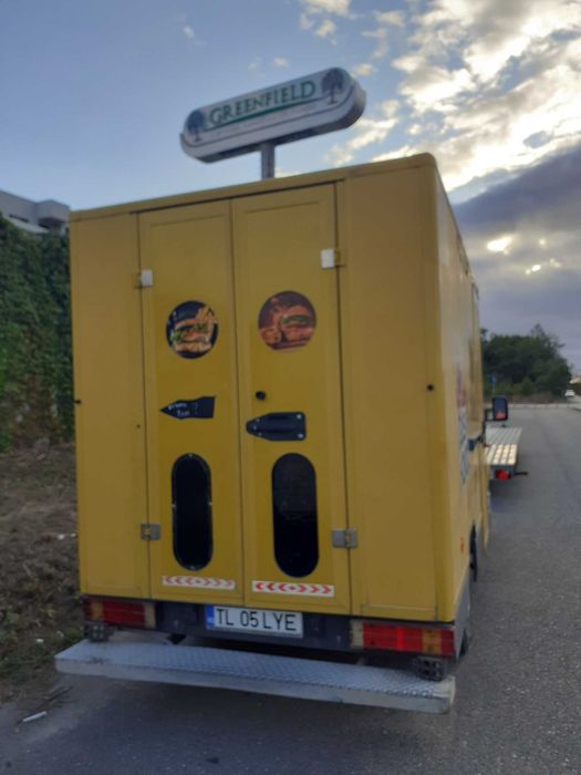 FOOD TRUCK Mercedes-Benz Sprinter perfect functional si utilat