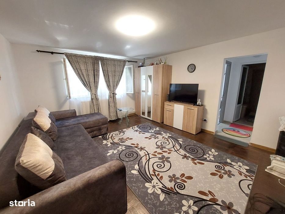 COMISION 0 Ap. 2 camere, semidecomandat, 50 mp, parter, M11.