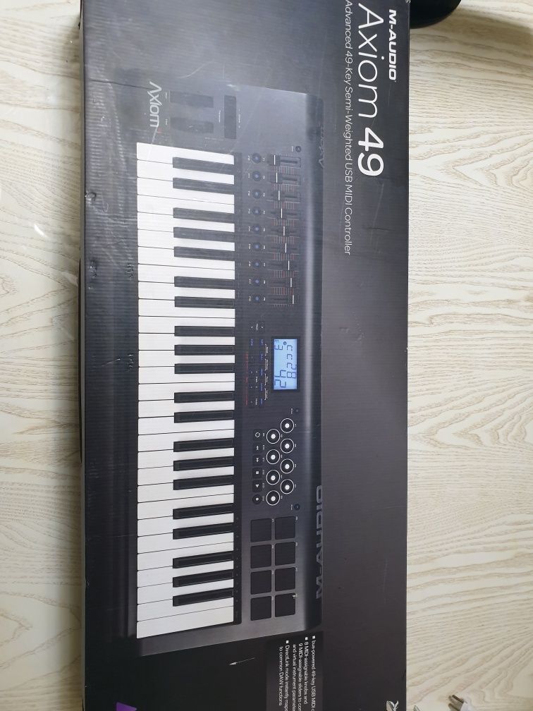 M-Audio Axiom 49  миди клавиатура