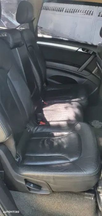Dezmembrez Audi Q7 an 2008 motor 3.0 tdi 171 kw 233 cp BUG interior complet scaun sofer pasager scaune fata bancheta spate 6-7 locuri plafon palasolar furtun intercooler timonerie carcasa filtru aer debitmetru aer turbo turbina turbosuflanta dezmembrari