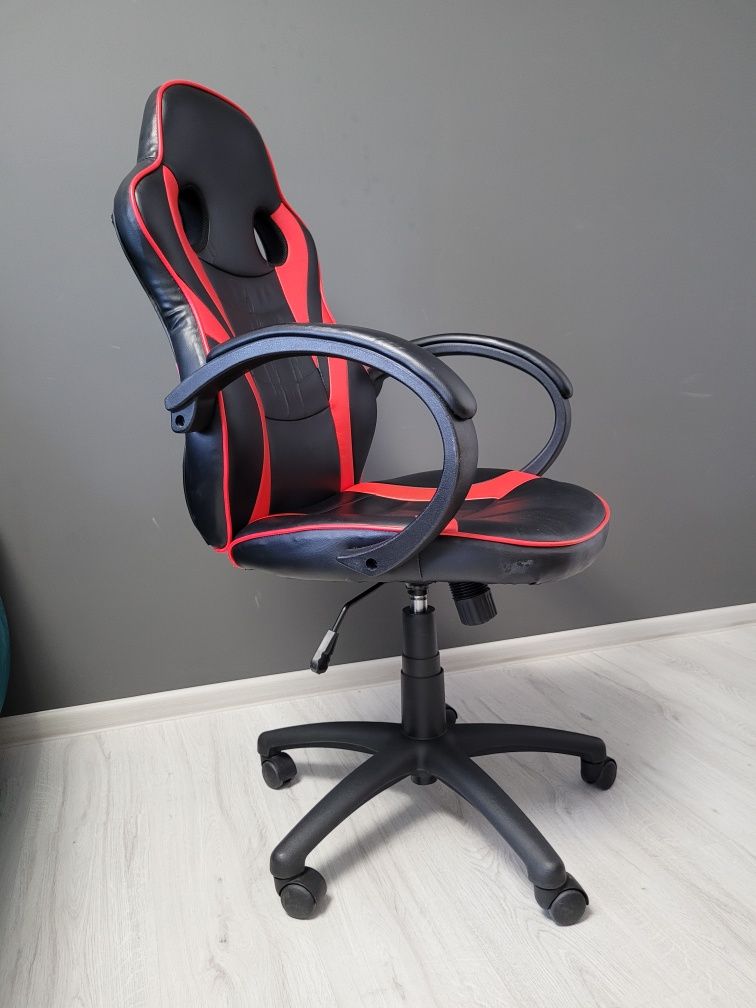 Scaun ergonomic gaming Arka, piele anti transpiratie, perforat