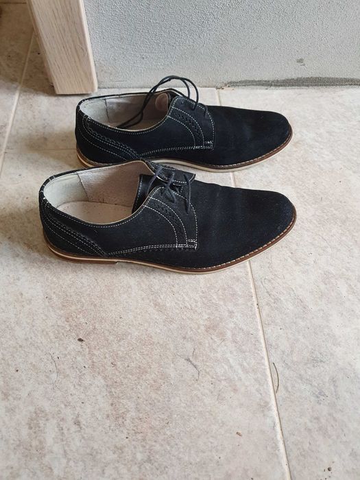 Vand pantofi barbatesti din piele intoarsa