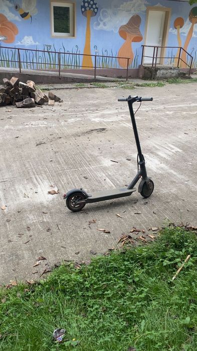 Vând trotineta electrica xiaomi pro