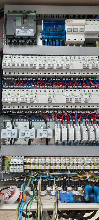 Electrician autorizat Galați-intervenții rapide și instalații complete