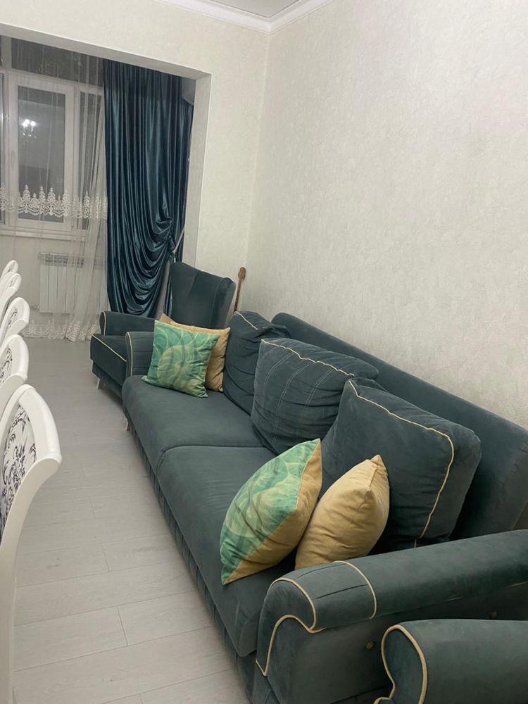 Продам диван+2 кресла, стол+12 стуля