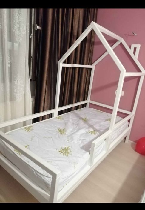 Pat casuta pentru copii