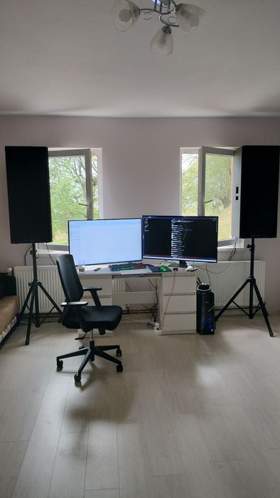 Închiriez sistem sonorizare 6400W RMS și consolă DJ pentru evenimente