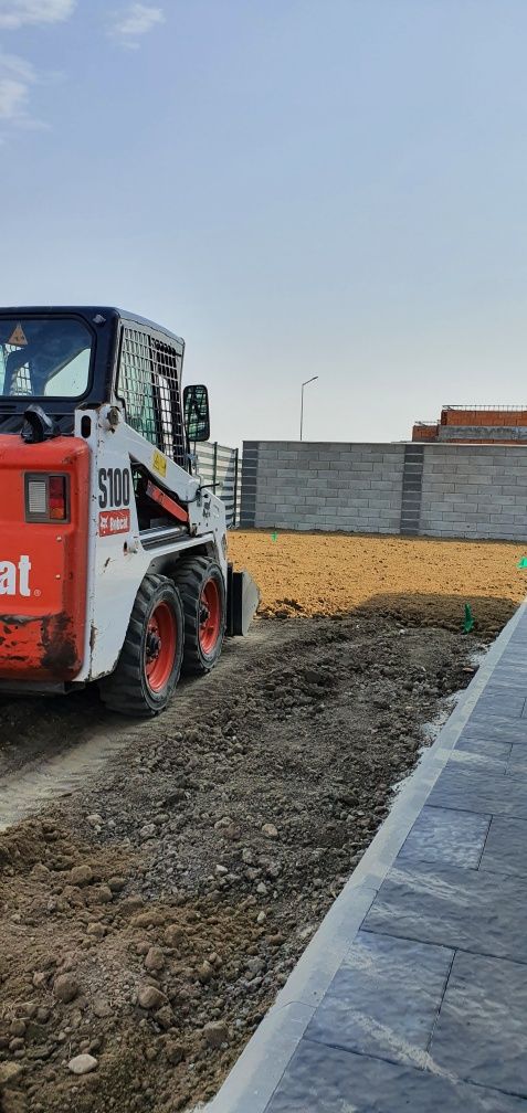 Miniexcavator bobcat transport sapaturi Nivelare