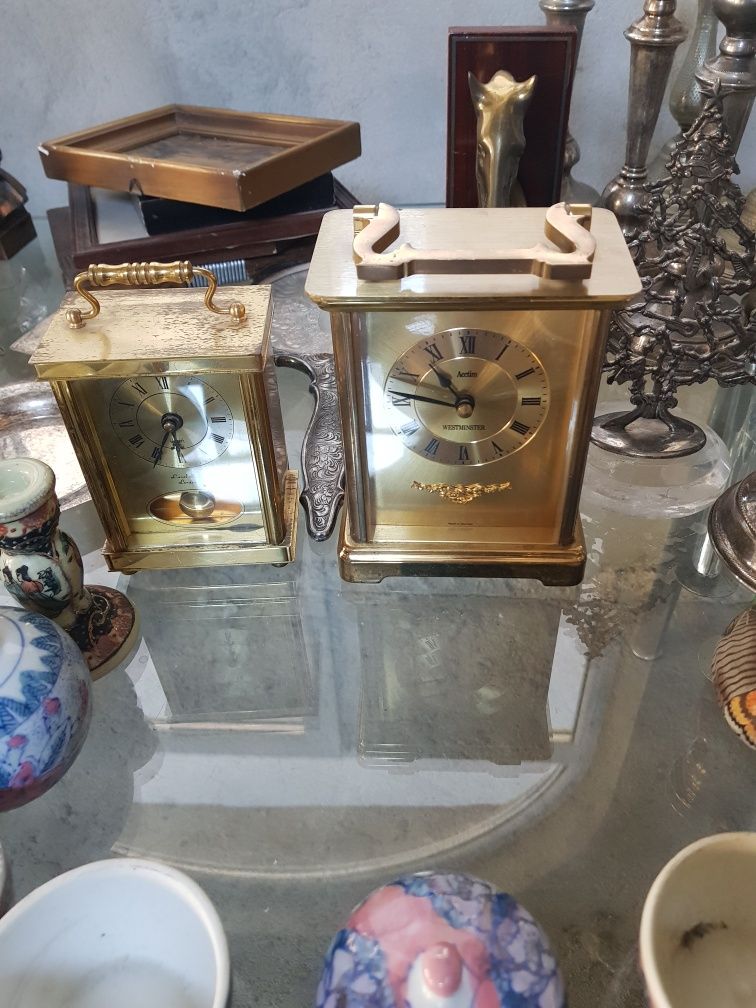 Două ceasuri de masă din