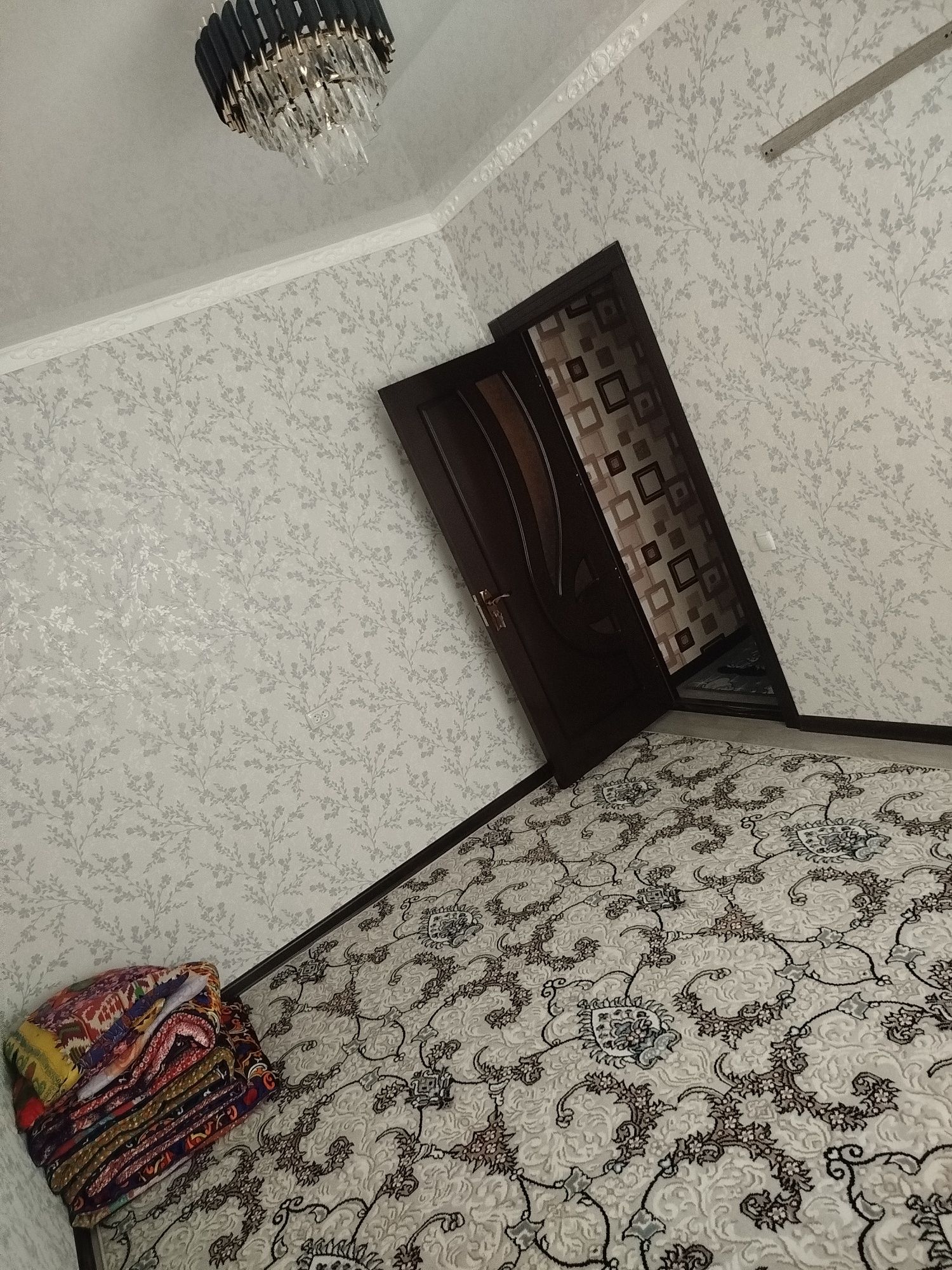 3 xonali ijaraga beriladi