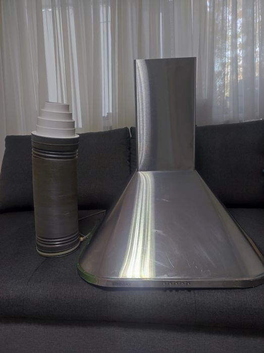 Кухненски аспиратор с комин – инокс дизайн!
Продавам стилен и мощен ас