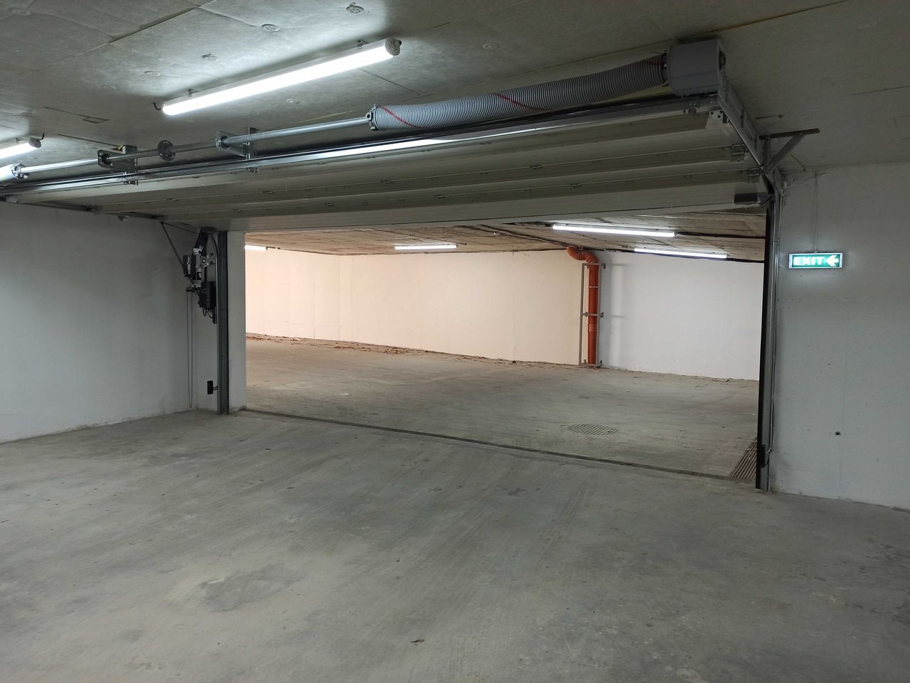 Дава се под наем Гараж / Паркомясто в Варна, Базар Левски - 13 кв.м за 66.3 € - Снимка #6