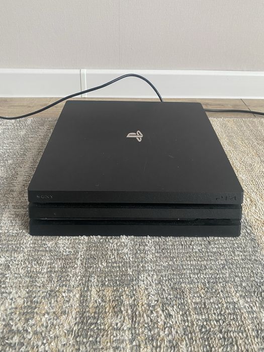 Play station 4 pro с дисководом,память 1 тб,игры:фк24,гта,фортнайт