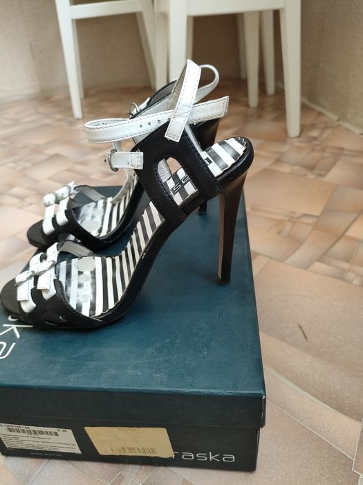 Отдам босоножки по 500 тенге