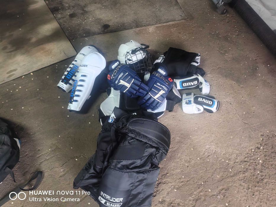 Продам комплект формы для хоккея