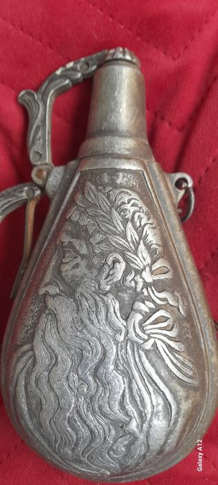 Recipient vechi pentru praf de pușcă