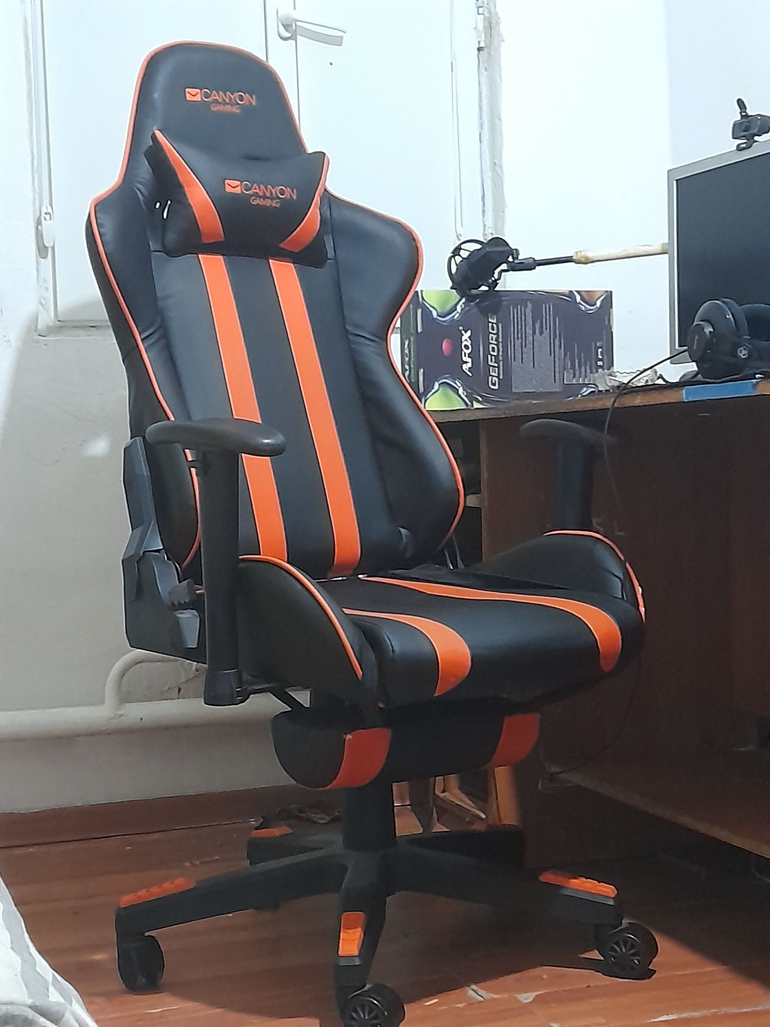 Продам игровое кресло