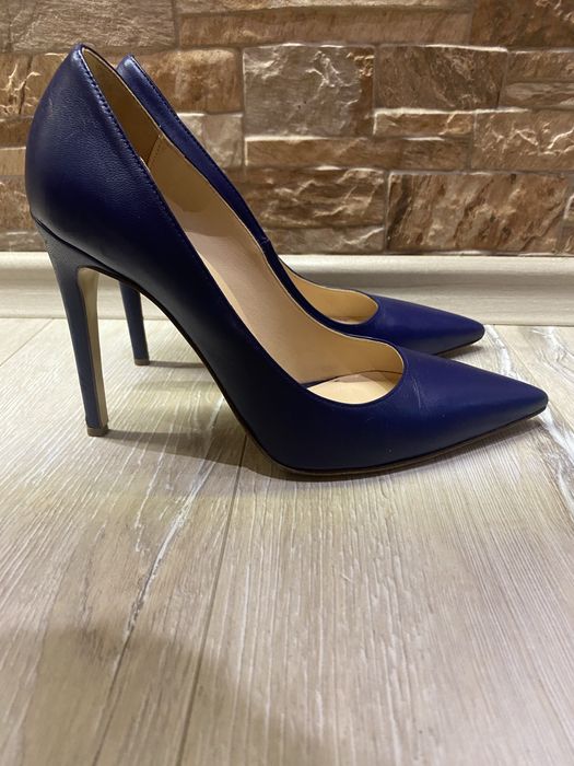 Елегантни обувки на Pinko