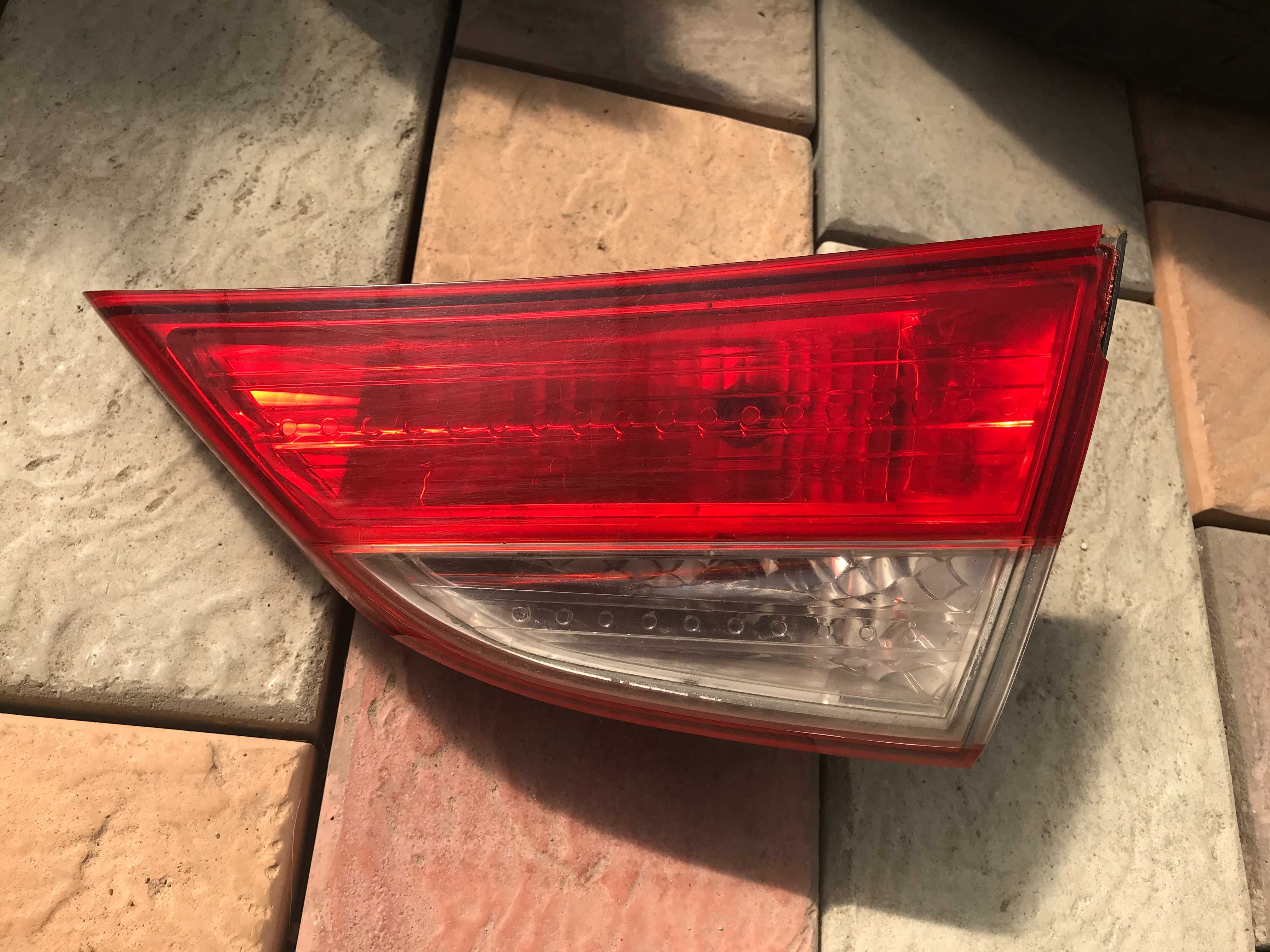 Задний  правый фонарь Hyundai Elantra