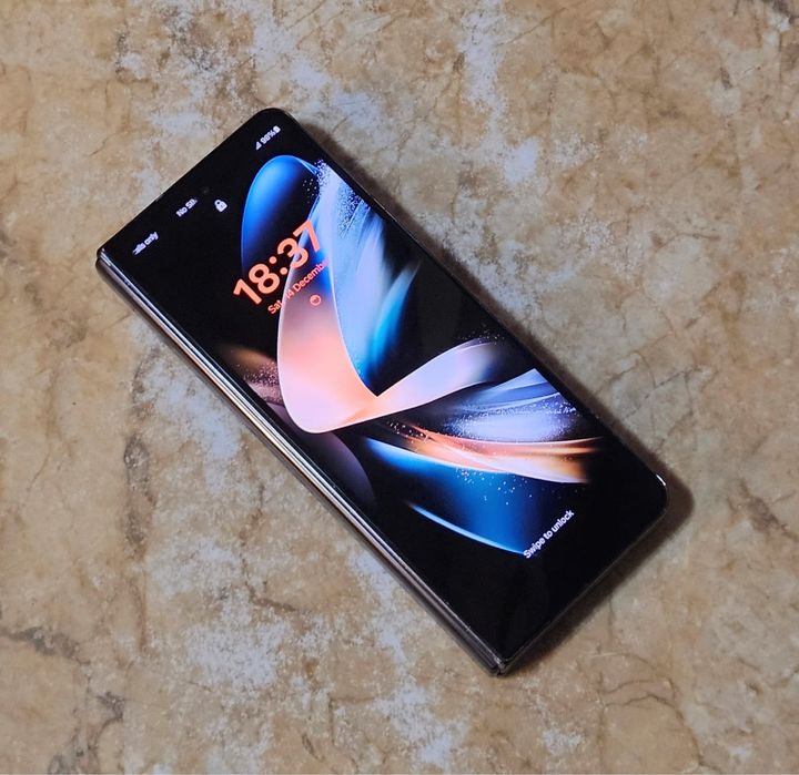 Samsung Z Fold 4 256 gb 12 gb ram
