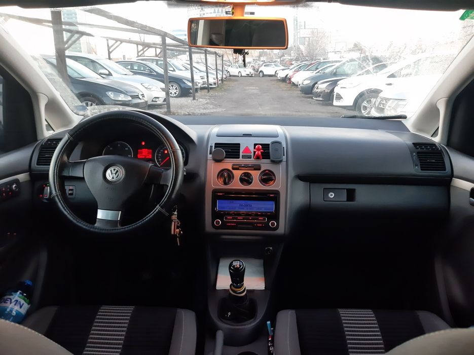 VW TOURAN 1.9 TDI-105к.с.-6 скорости  7- МЕСТЕН