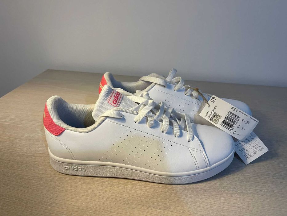 Adidas- Noi, cu etichetă.