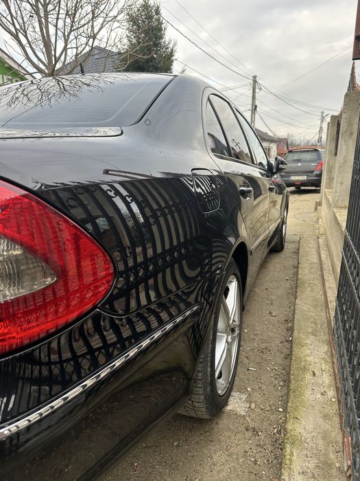 Vând mercedes E Class w211 avantgarde !!