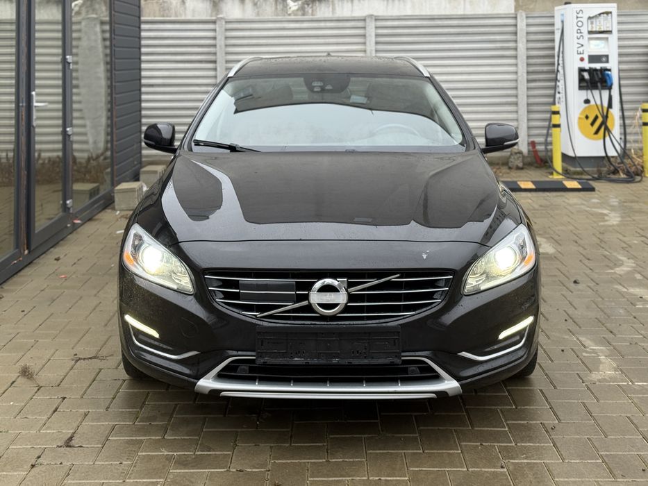 Volvo V60 Plug in Hibrid / Summum / D6 286 cp / AWD