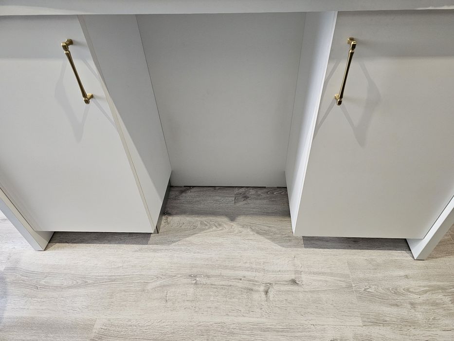 Vând insulă bucătărie mdf alb+gri mat Dim 150 cu 80 H 90 preț 1350 lei