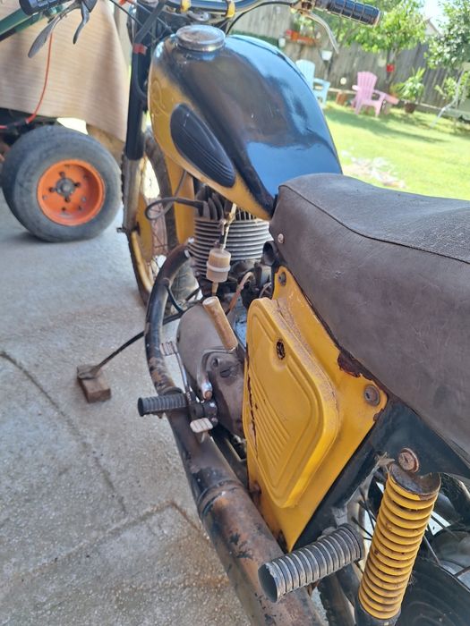 Motocicleta ij 56