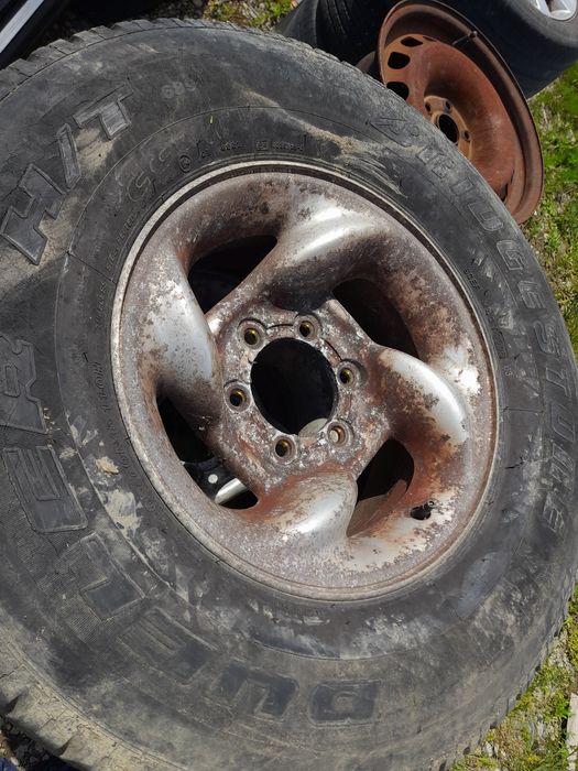 Jante hyundai galloper 15 cu tot cu cauciucuri  pajero nissan