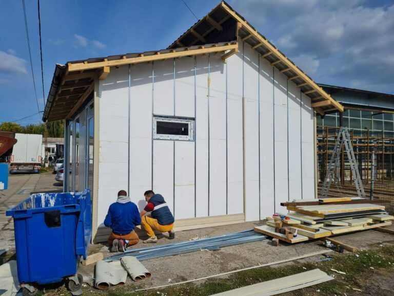 Casa, garaje auto pe structura metalica si panou sandwich termoizolant