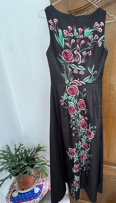 Rochie superbă cu flori imprimate