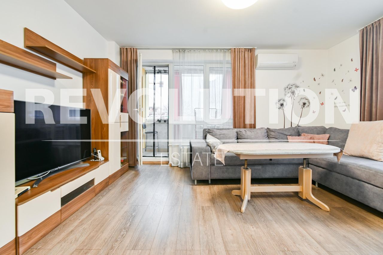 Дава се под наем Тристаен апартамент в София, Дружба 1 - 108 кв.м за 800 € - Снимка #1