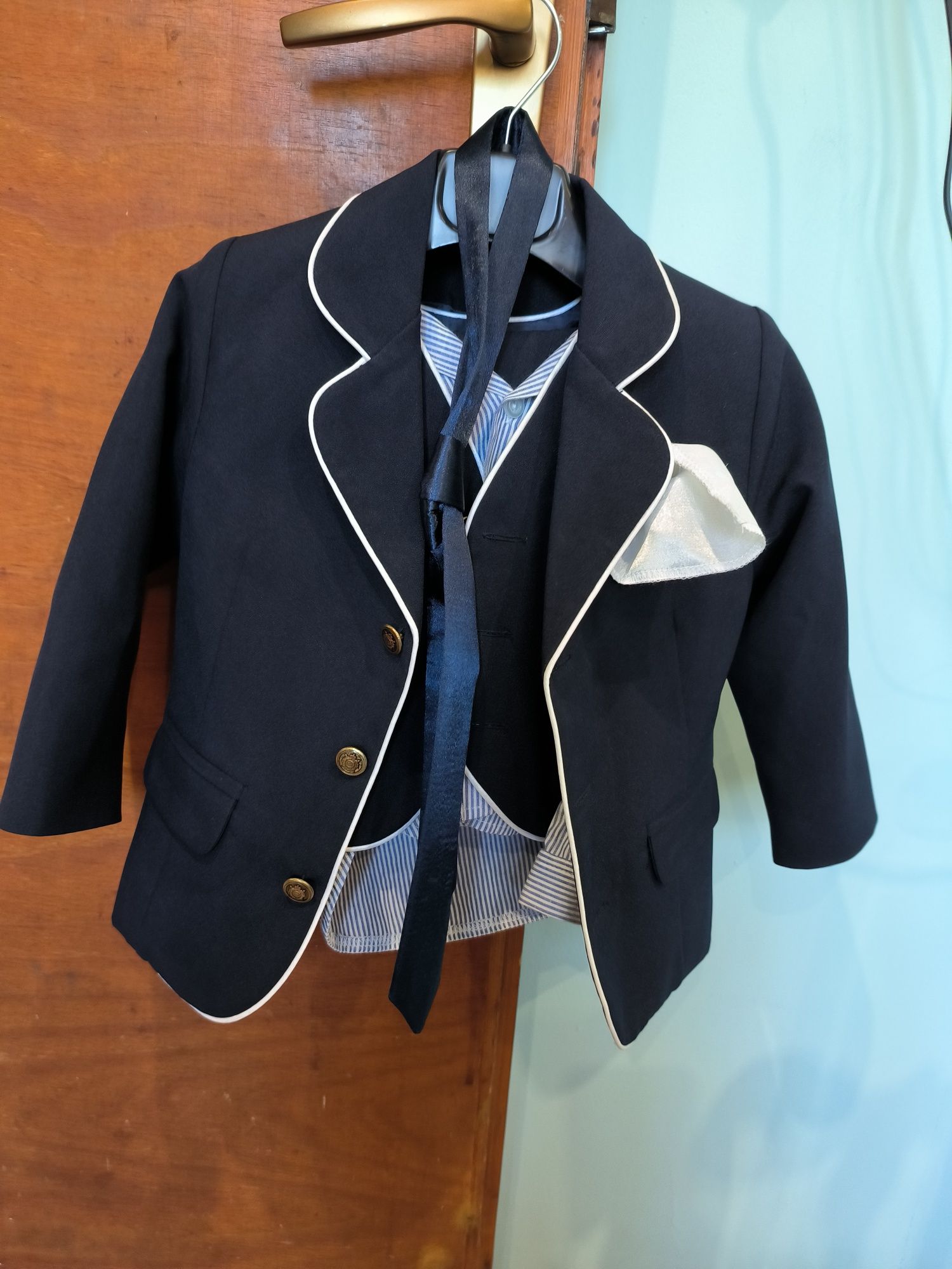 Костюм-панталон,сако,риза,елек,вратовръзка