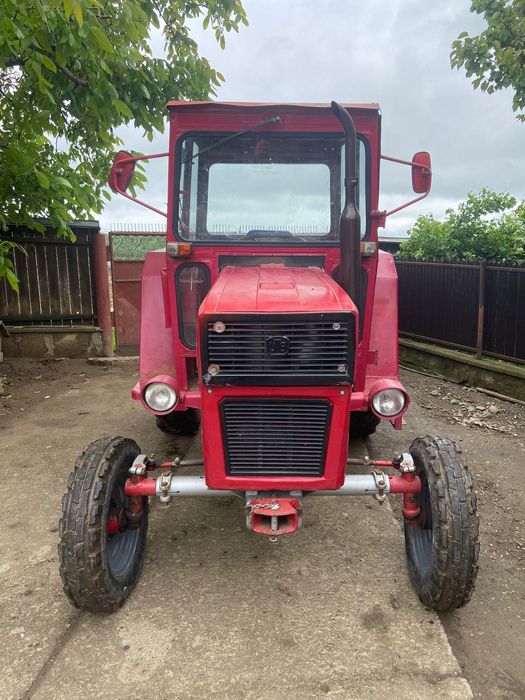 Vând tractor UTB445