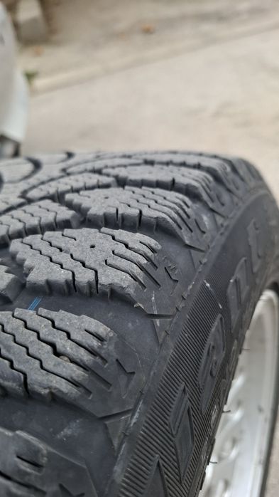 Джанти със зимни гуми БМВ стайл 33 5х120