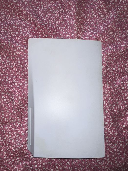 Плейстейшън 5 със джойстик