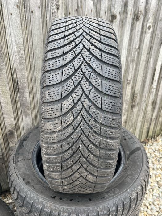 Anvelope iarna 205 60 16 (100 lei buc)