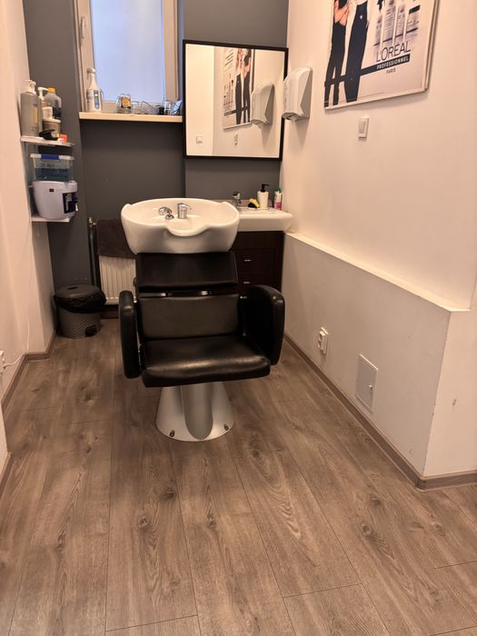 Inchiriez post coafura-frizerie