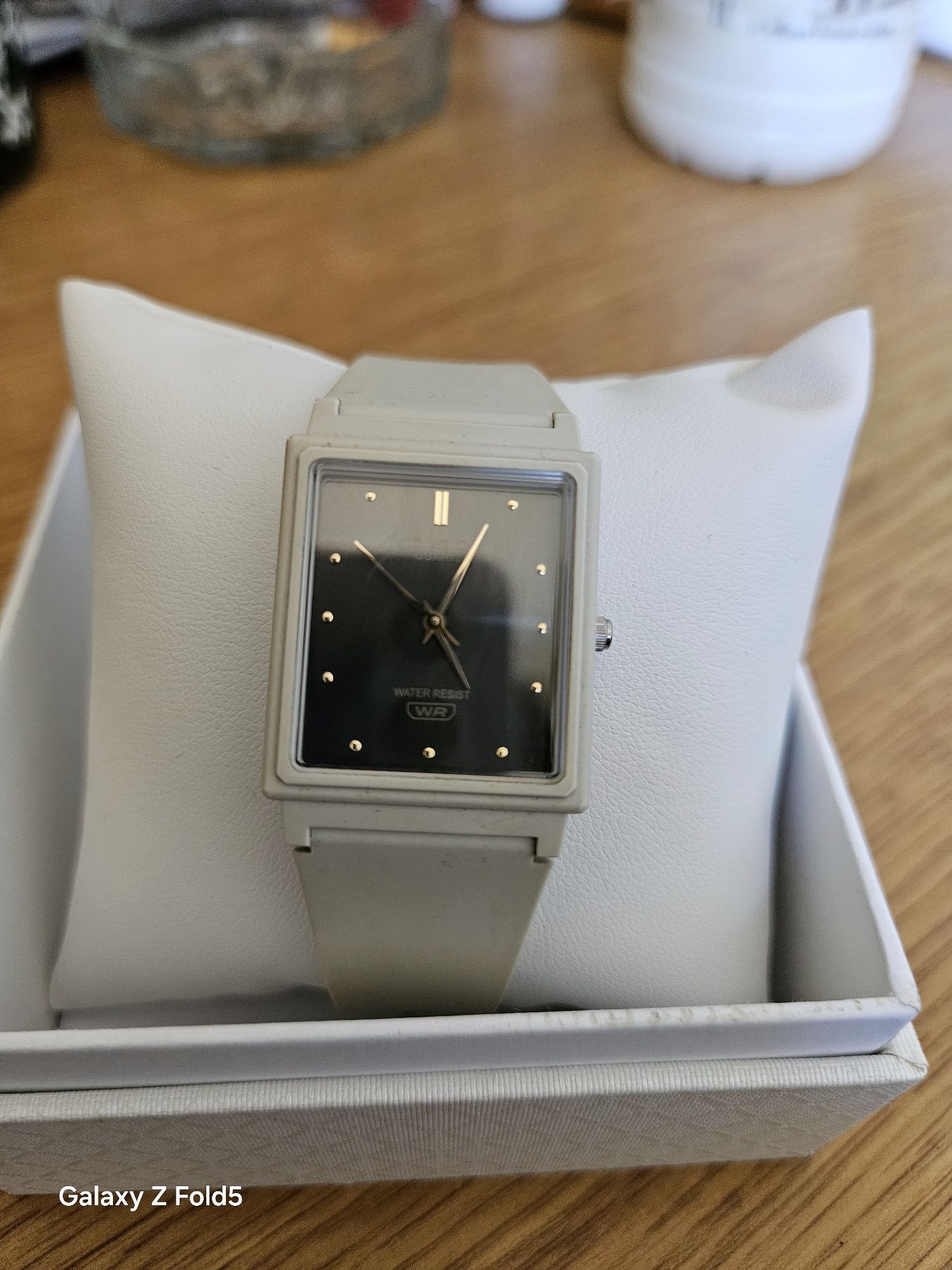 Страхотен дамски часовник Casio
