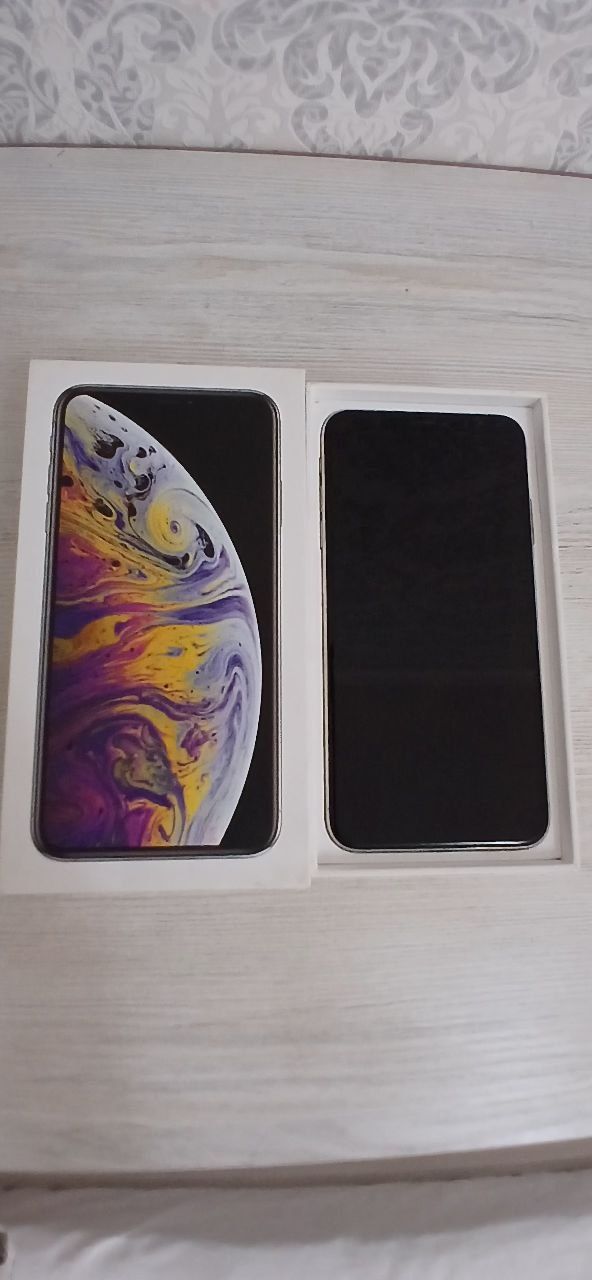 Продаётся IPhone xs max 512gb свет Silver отличной состояние