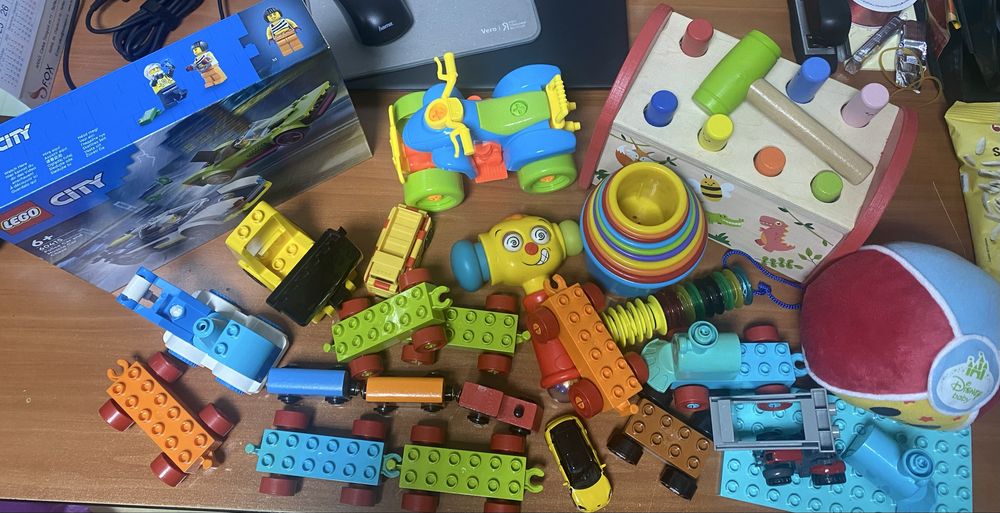 Lot jucarii pentru copii ca noi