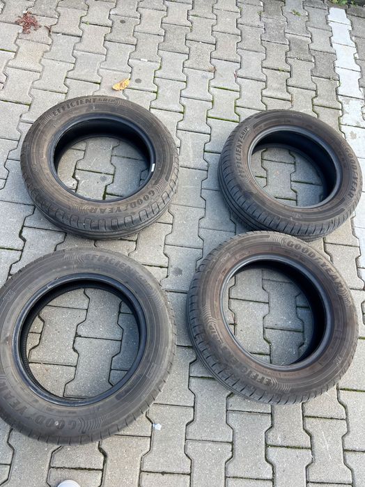 Vând anvelope de vară GoodYear aproape noi ( folosite doar 3170 km )