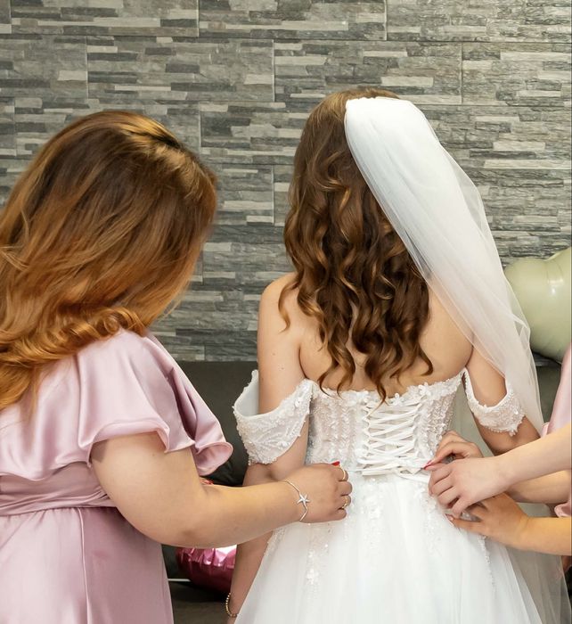 Rochie de mireasa + voal + crinolina