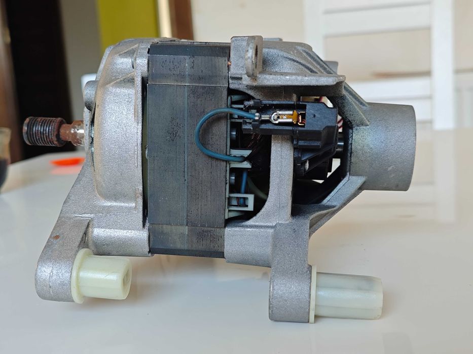 Vand motor masina de spalat Whirlpool cu 6 pini