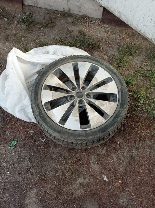 Продам диски 18 с зимней резиной