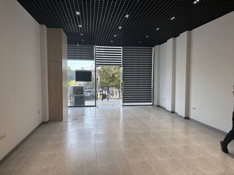 Сдам половину помещения в аренду под продуктовый магазин ,ателье и т.д