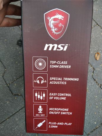 Нови слушалки MSI